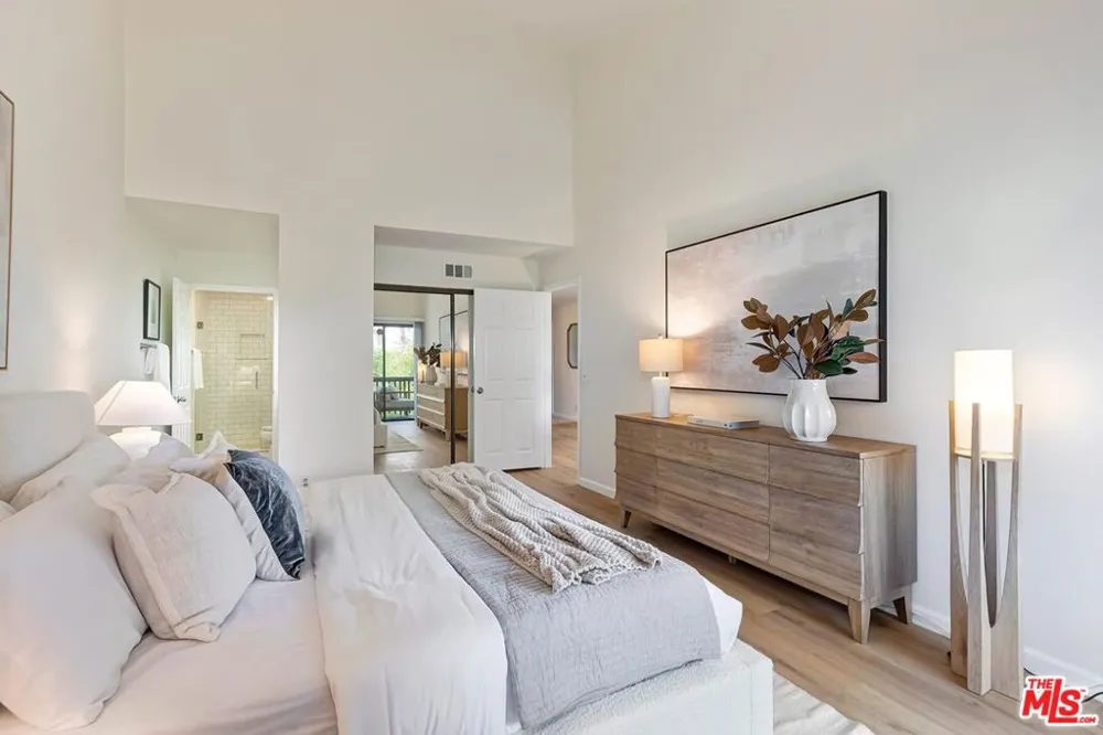 8515 Falmouth Avenue #405 Playa del Rey, CA 90293