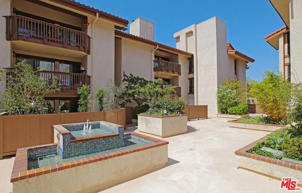 8515 Falmouth Avenue #405 Playa del Rey, CA 90293