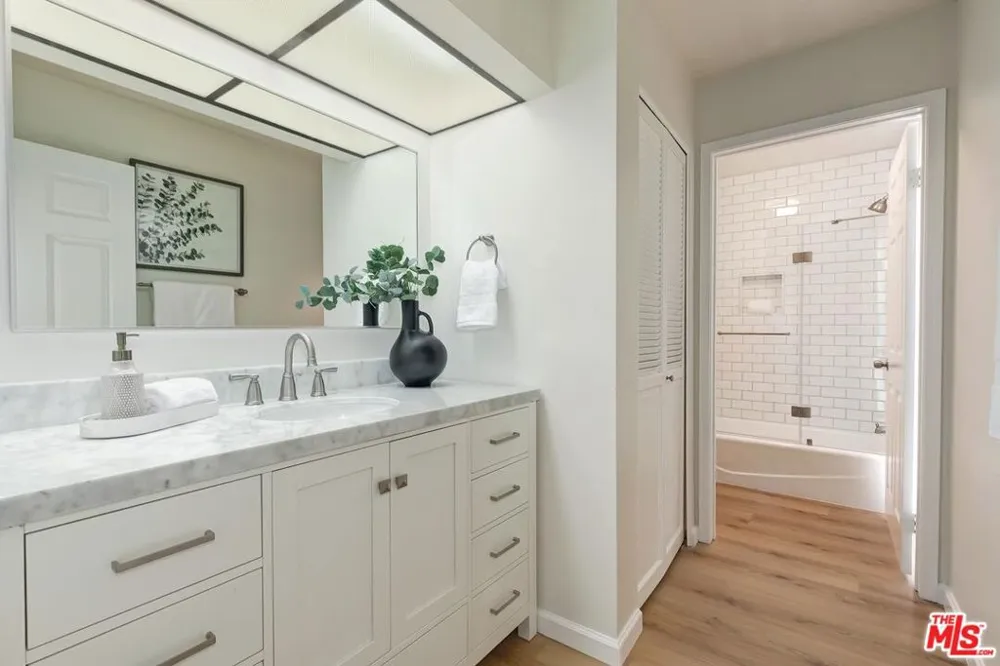 8515 Falmouth Avenue #405 Playa del Rey, CA 90293