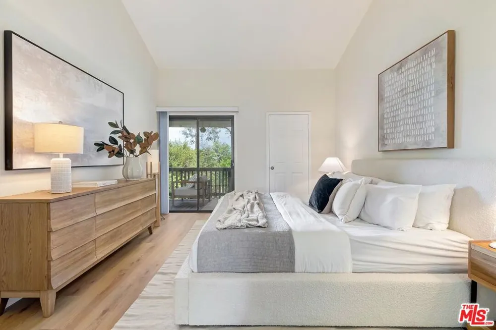8515 Falmouth Avenue #405 Playa del Rey, CA 90293