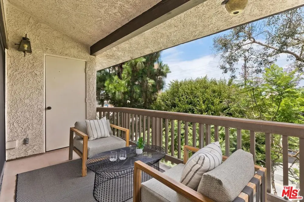 8515 Falmouth Avenue #405 Playa del Rey, CA 90293