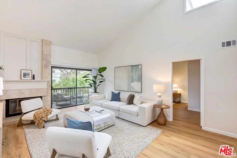 8515 Falmouth Avenue #405 Playa del Rey, CA 90293