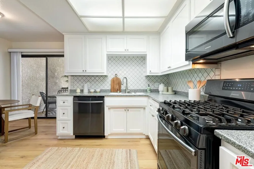 8515 Falmouth Avenue #405 Playa del Rey, CA 90293