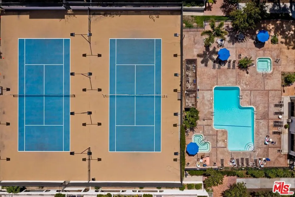 8515 Falmouth Avenue #405 Playa del Rey, CA 90293