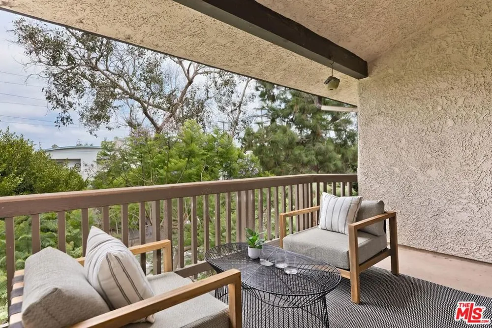 8515 Falmouth Avenue #405 Playa del Rey, CA 90293