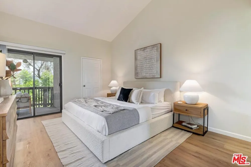 8515 Falmouth Avenue #405 Playa del Rey, CA 90293