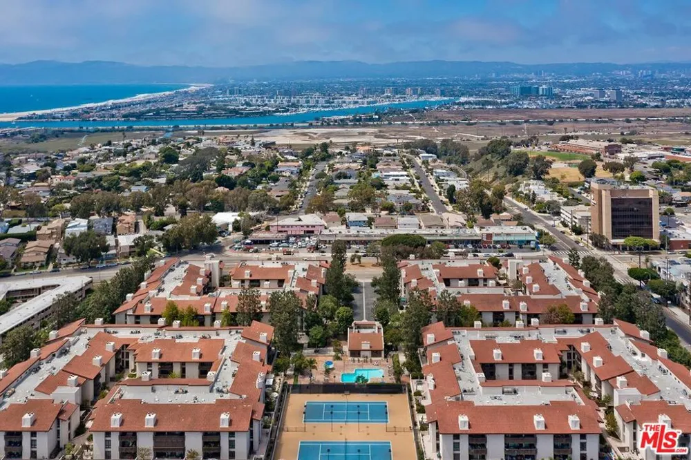8515 Falmouth Avenue #405 Playa del Rey, CA 90293