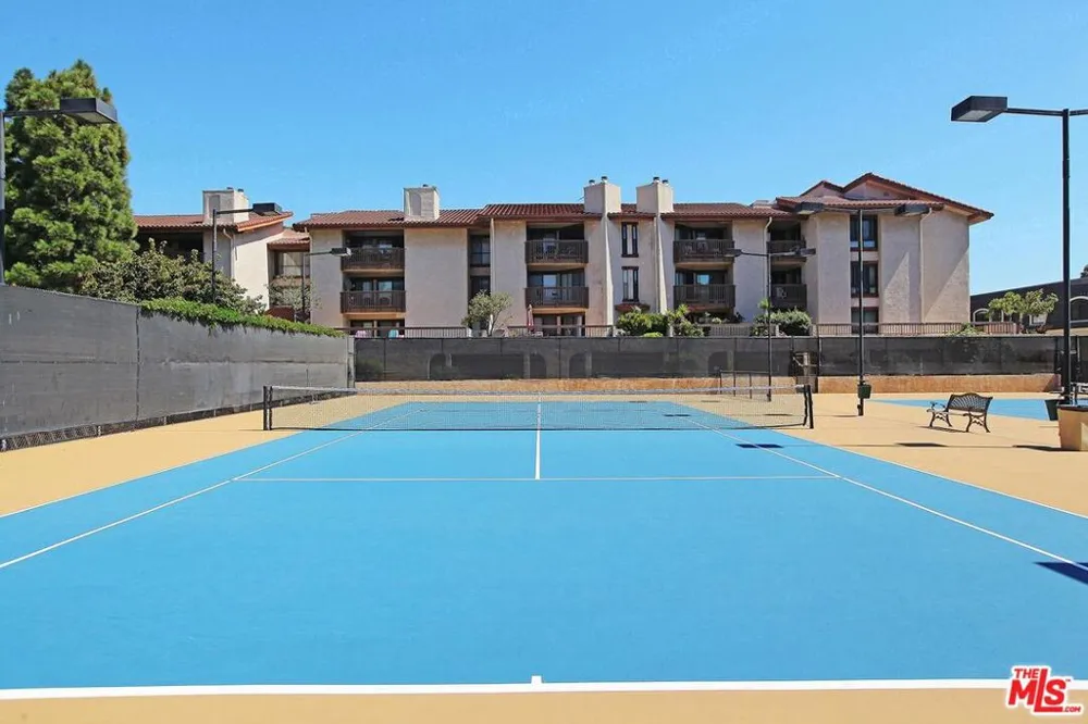 8515 Falmouth Avenue #405 Playa del Rey, CA 90293