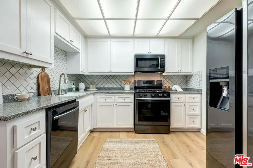 8515 Falmouth Avenue #405 Playa del Rey, CA 90293