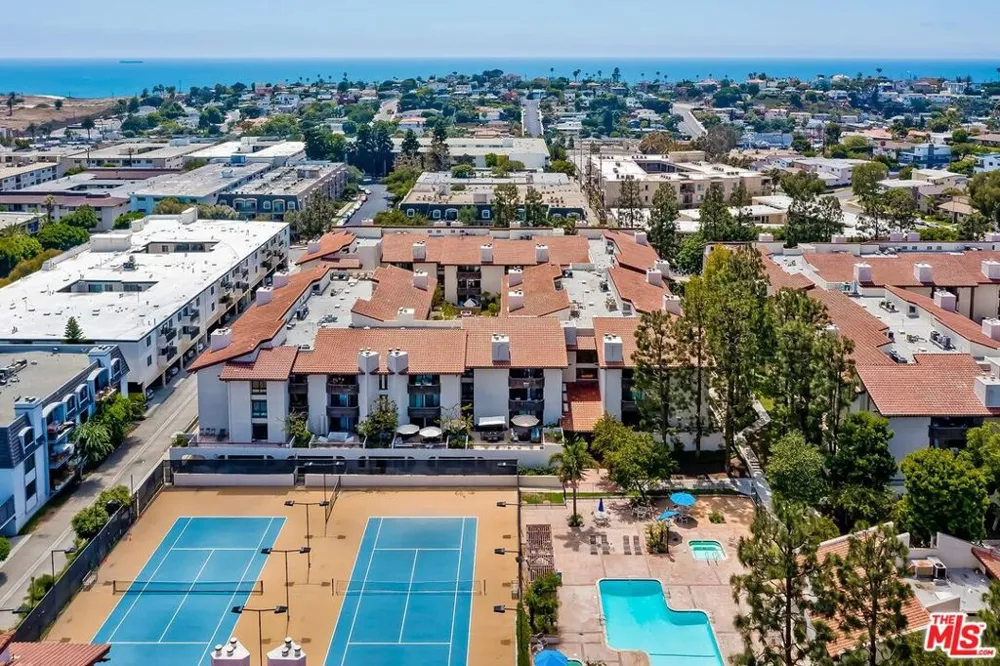8515 Falmouth Avenue #405 Playa del Rey, CA 90293