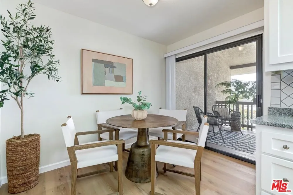 8515 Falmouth Avenue #405 Playa del Rey, CA 90293