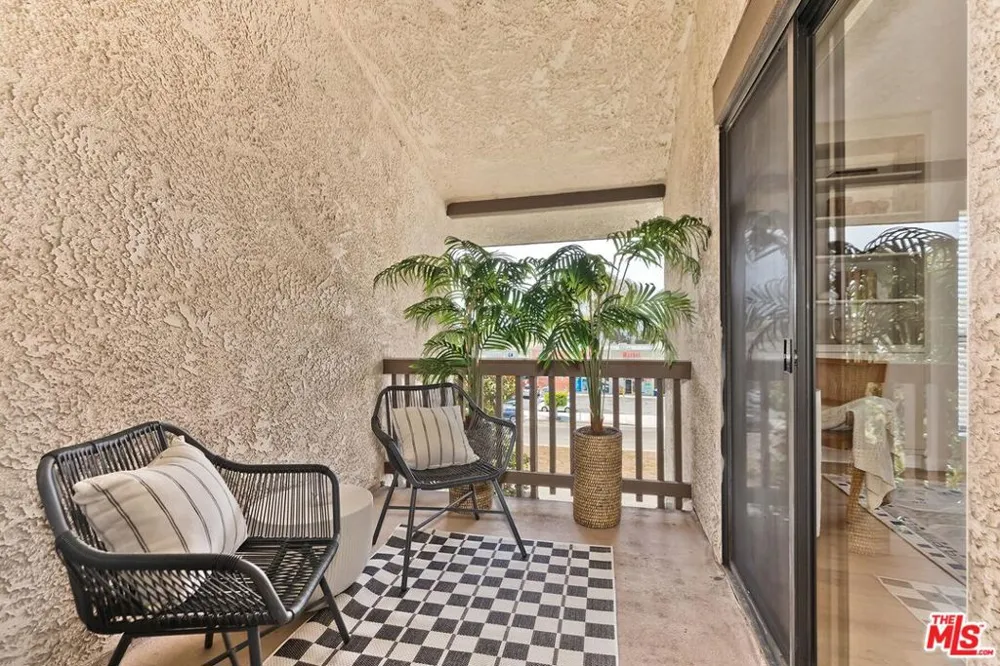 8515 Falmouth Avenue #405 Playa del Rey, CA 90293