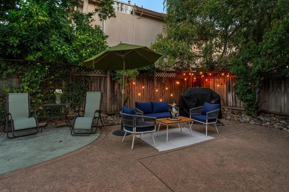 674 W Sunnyoaks Avenue Campbell, CA 95008