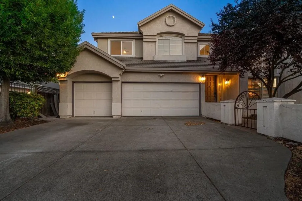 674 W Sunnyoaks Avenue Campbell, CA 95008