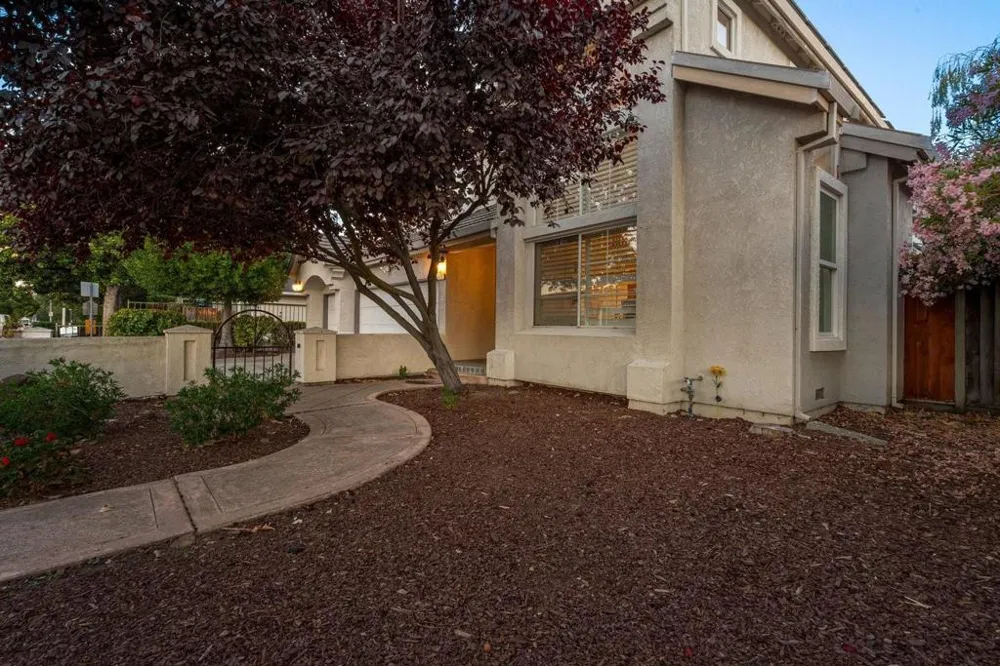674 W Sunnyoaks Avenue Campbell, CA 95008
