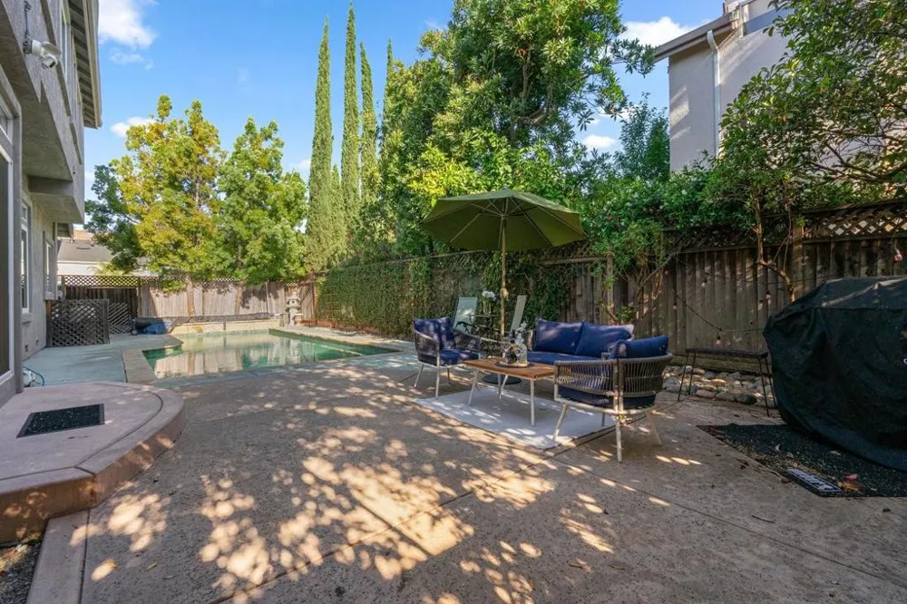 674 W Sunnyoaks Avenue Campbell, CA 95008