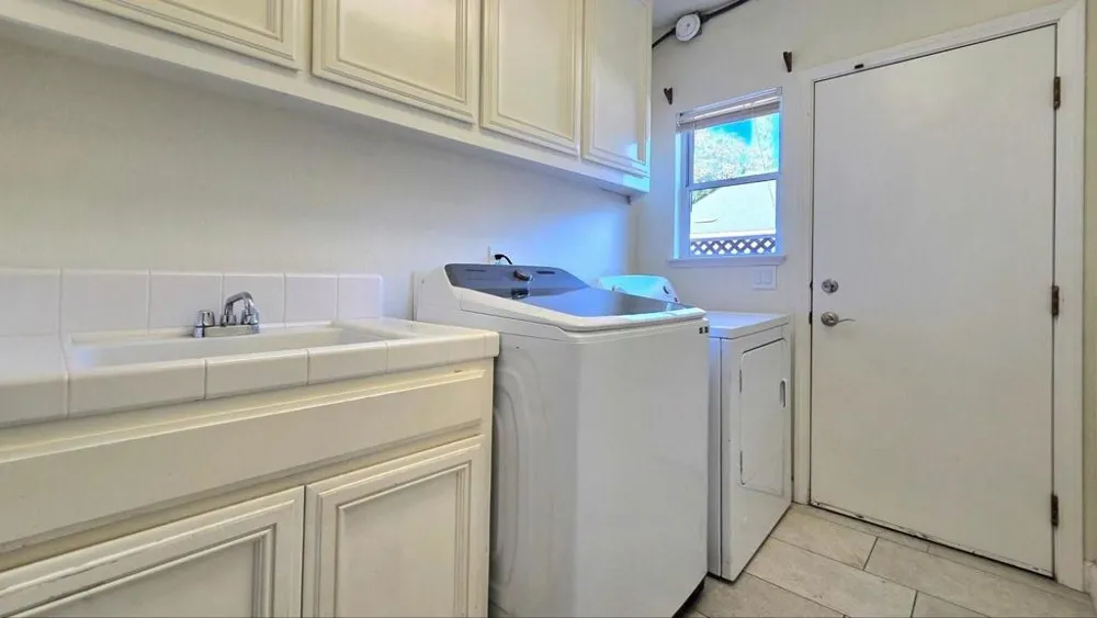 674 W Sunnyoaks Avenue Campbell, CA 95008