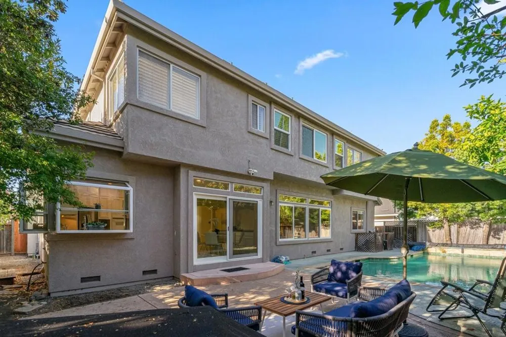 674 W Sunnyoaks Avenue Campbell, CA 95008