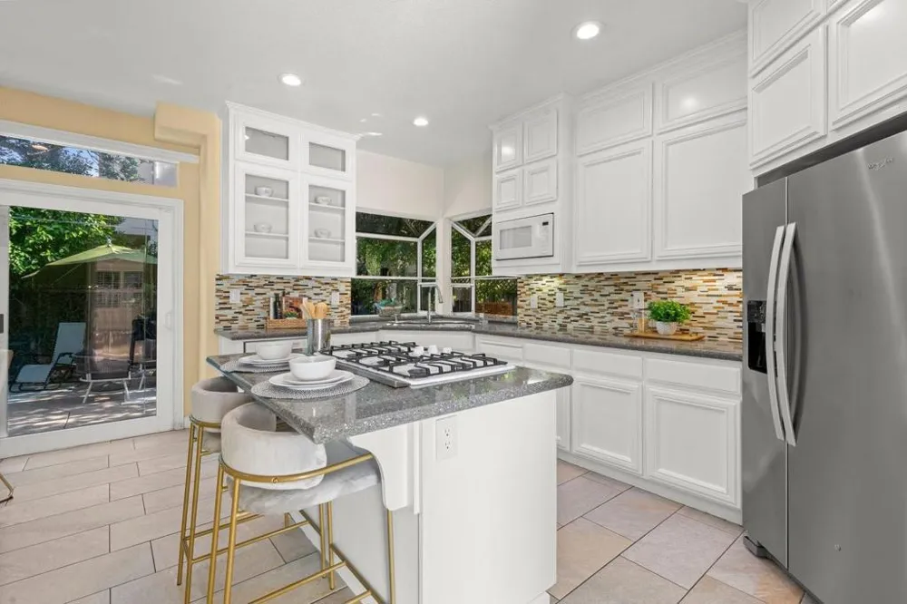 674 W Sunnyoaks Avenue Campbell, CA 95008