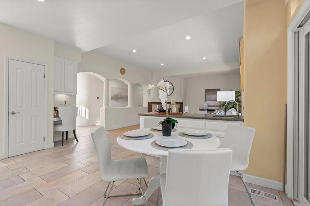 674 W Sunnyoaks Avenue Campbell, CA 95008