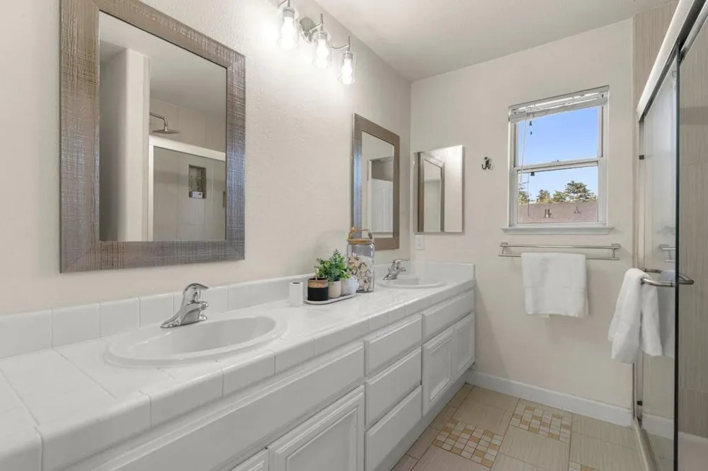 674 W Sunnyoaks Avenue Campbell, CA 95008
