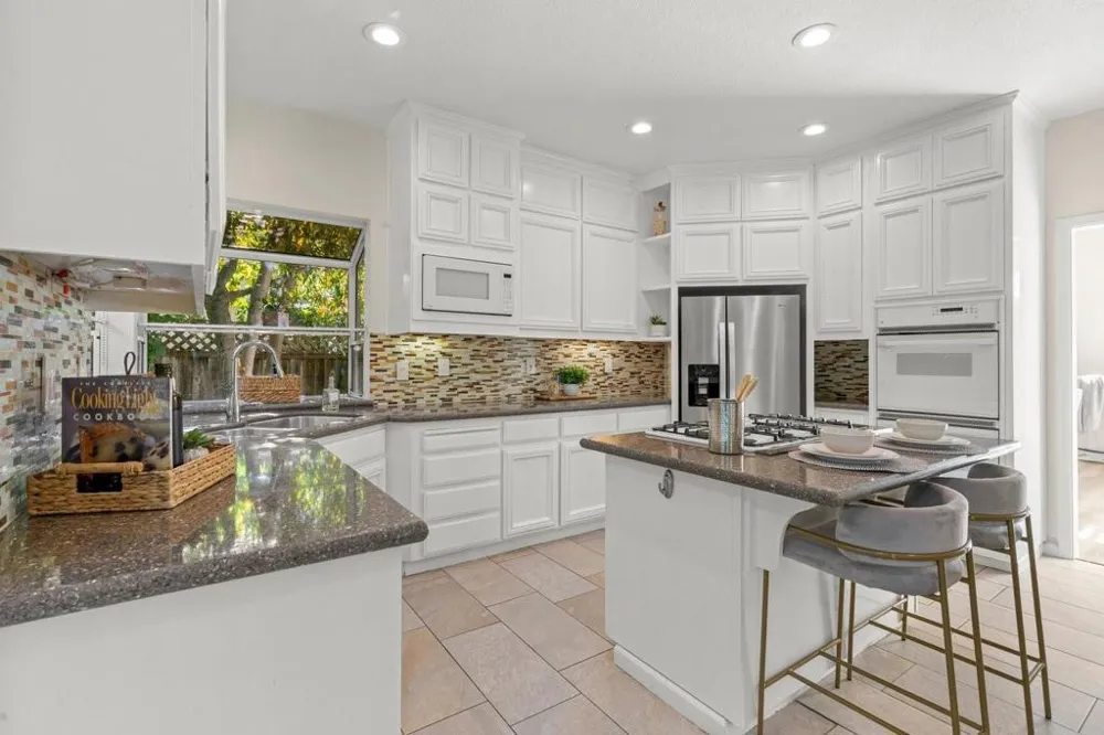 674 W Sunnyoaks Avenue Campbell, CA 95008