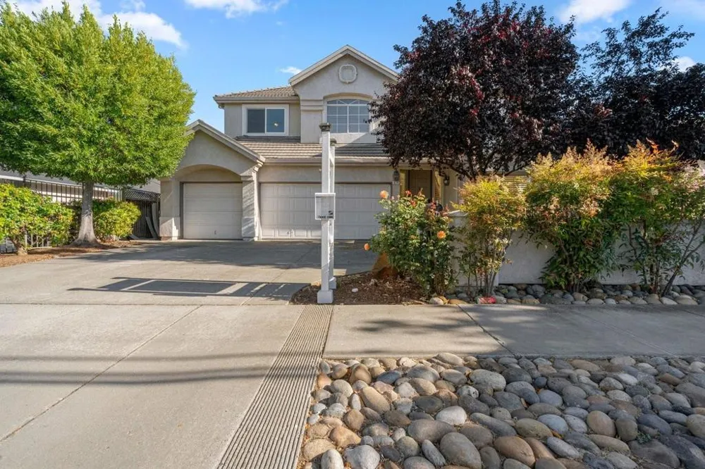674 W Sunnyoaks Avenue Campbell, CA 95008