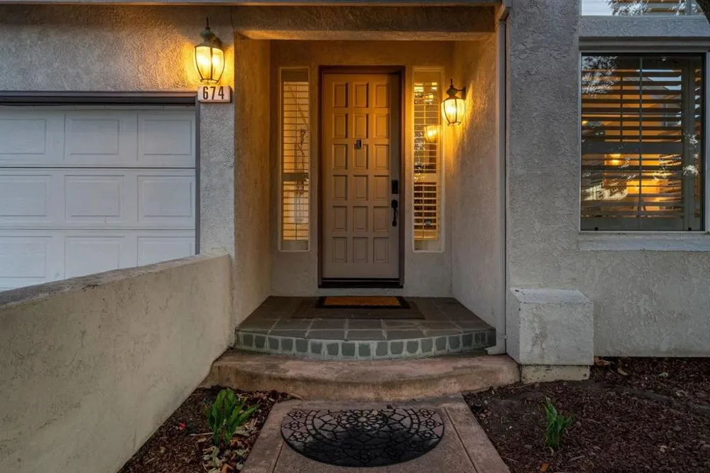 674 W Sunnyoaks Avenue Campbell, CA 95008