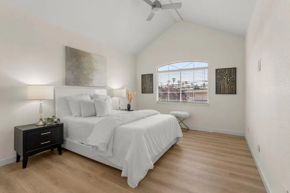 674 W Sunnyoaks Avenue Campbell, CA 95008