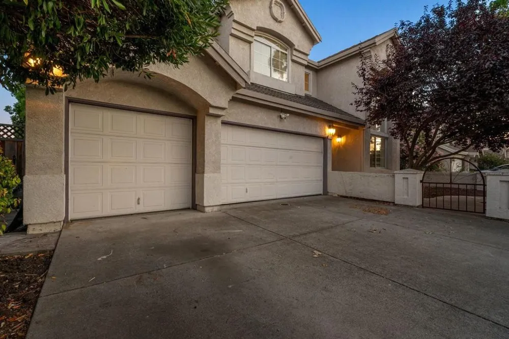 674 W Sunnyoaks Avenue Campbell, CA 95008