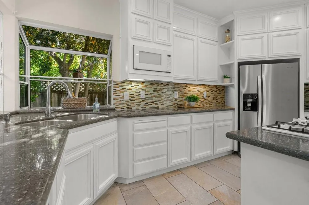 674 W Sunnyoaks Avenue Campbell, CA 95008