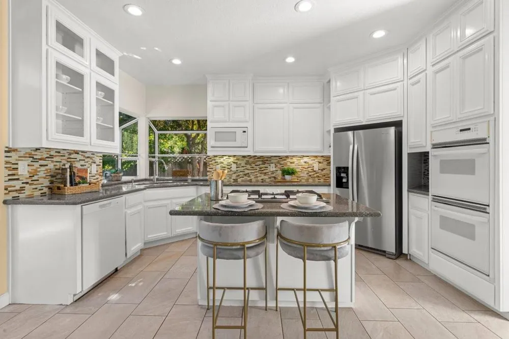 674 W Sunnyoaks Avenue Campbell, CA 95008