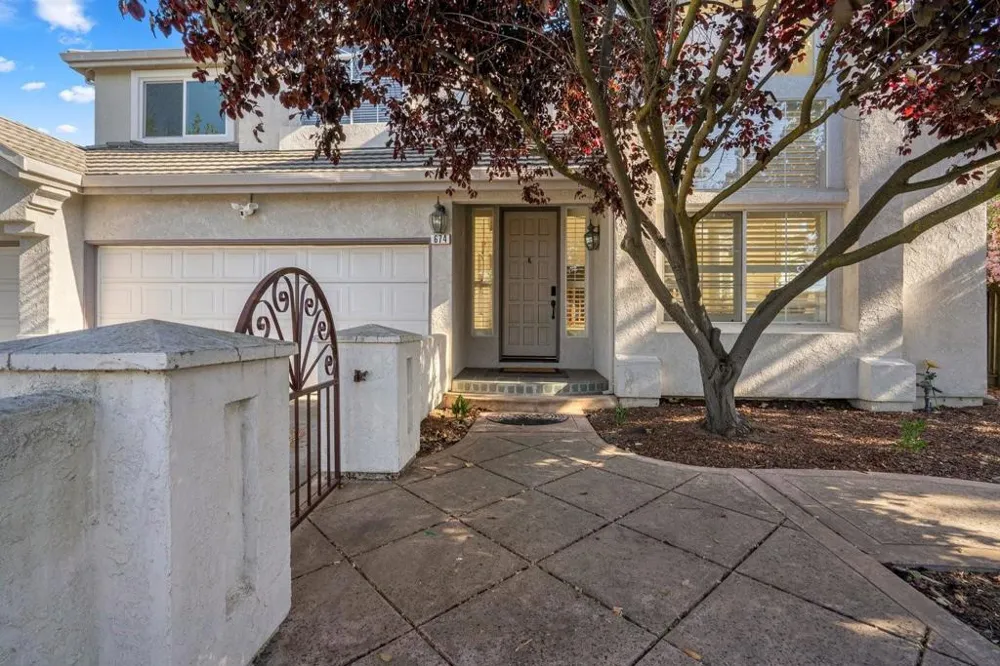 674 W Sunnyoaks Avenue Campbell, CA 95008