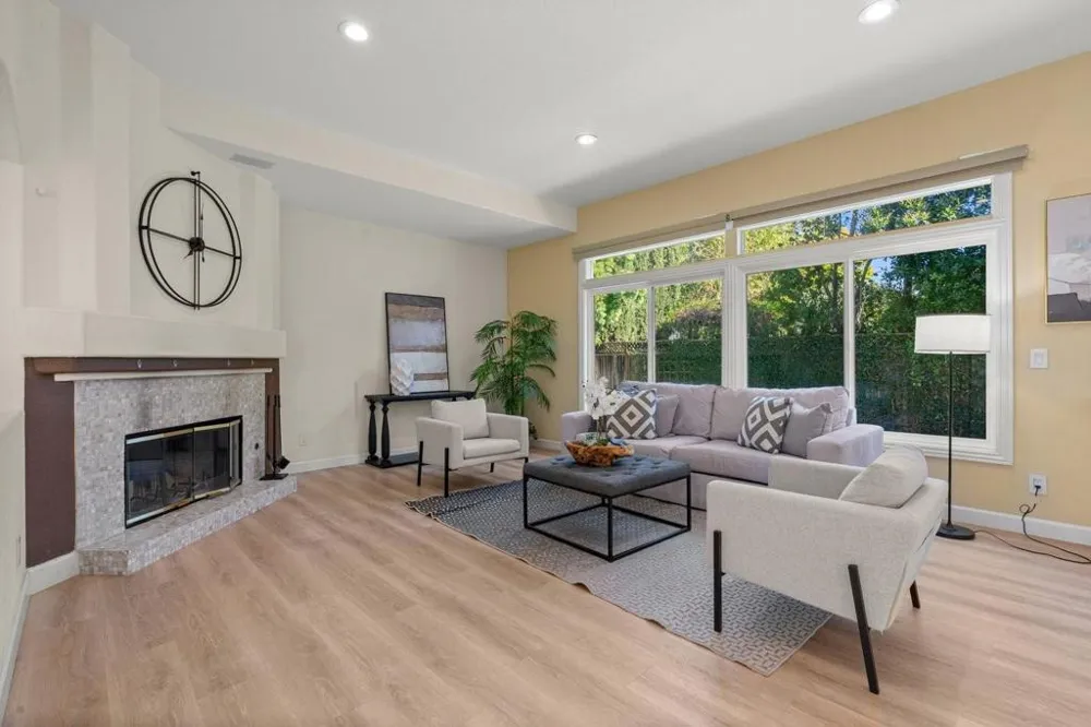 674 W Sunnyoaks Avenue Campbell, CA 95008
