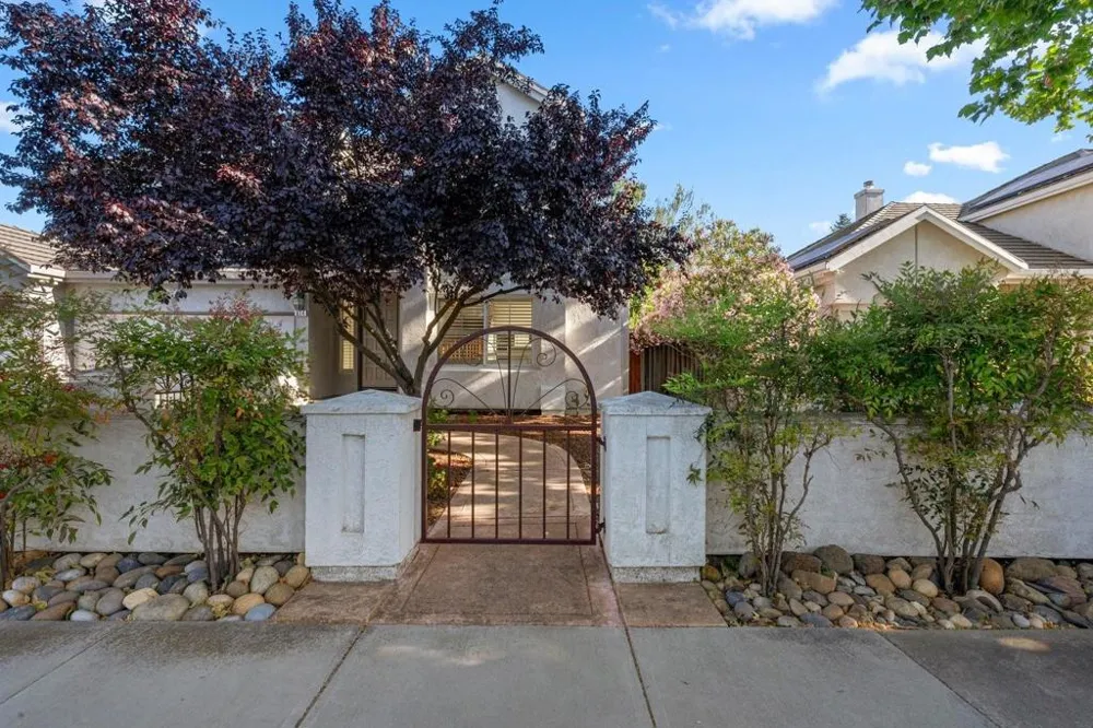 674 W Sunnyoaks Avenue Campbell, CA 95008