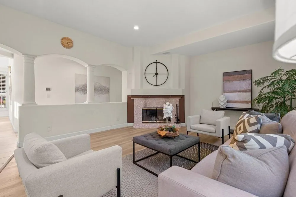 674 W Sunnyoaks Avenue Campbell, CA 95008