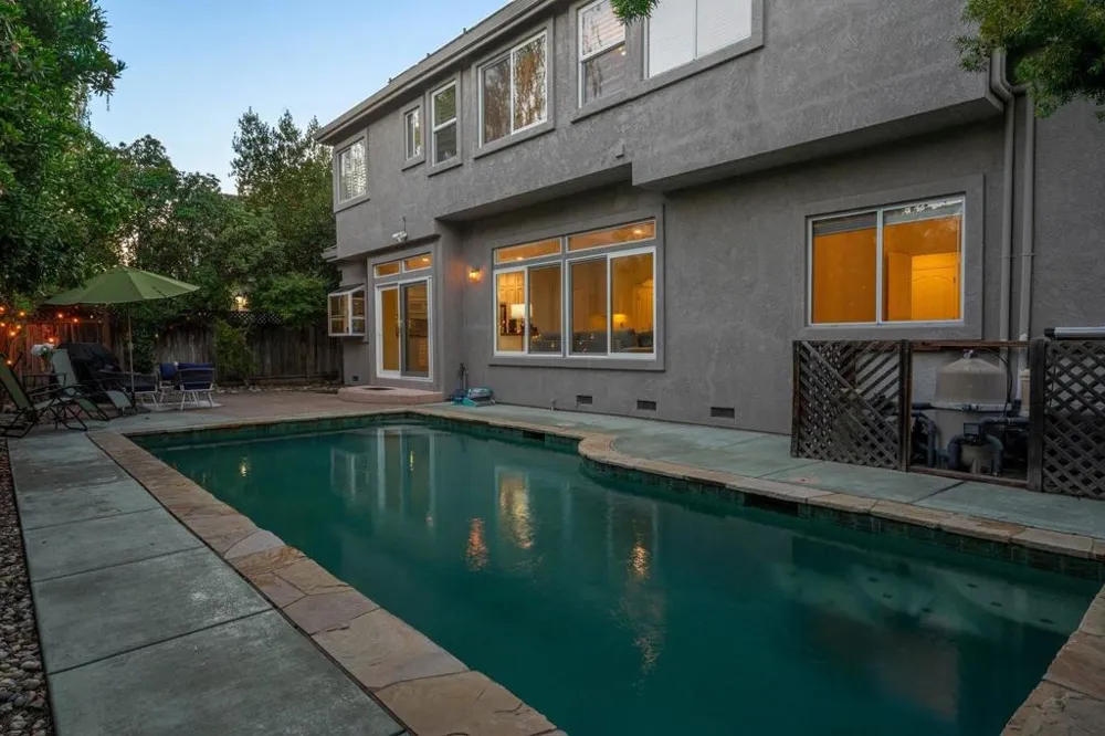 674 W Sunnyoaks Avenue Campbell, CA 95008