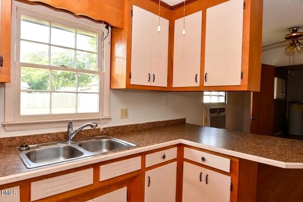 205 W B STREET Erwin, NC 28339