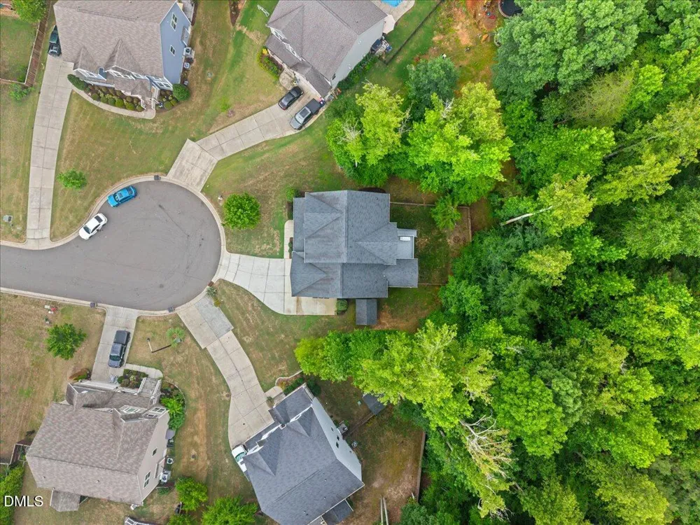 1550 Village Grove Court Hillsborough, NC 27278