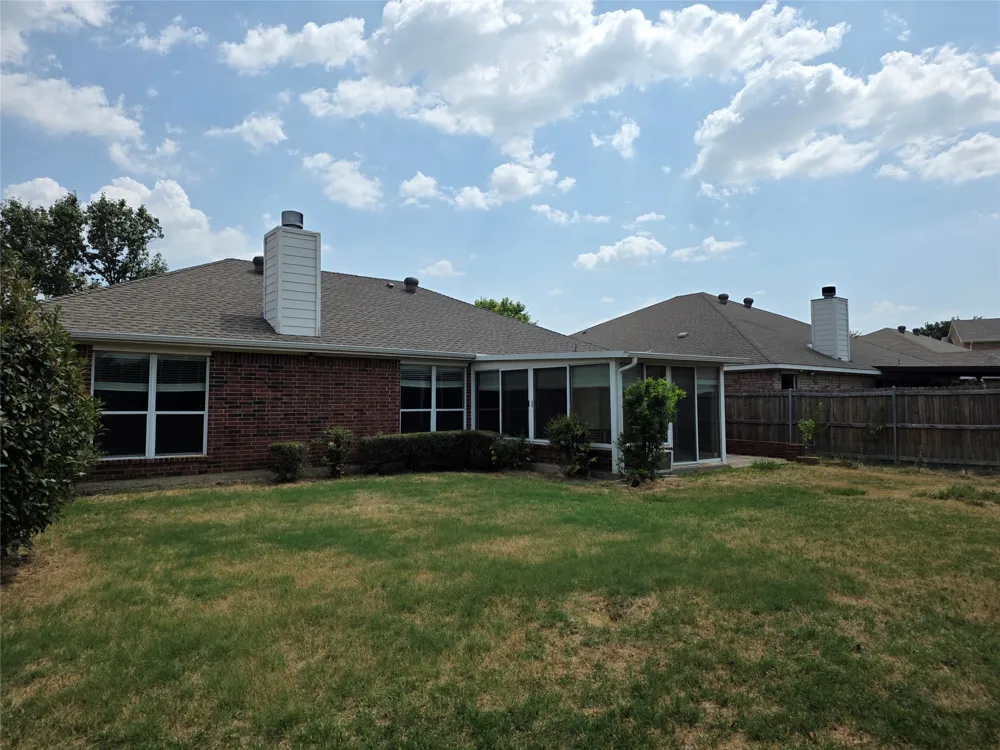 307 Dimes Street Arlington, TX 76002