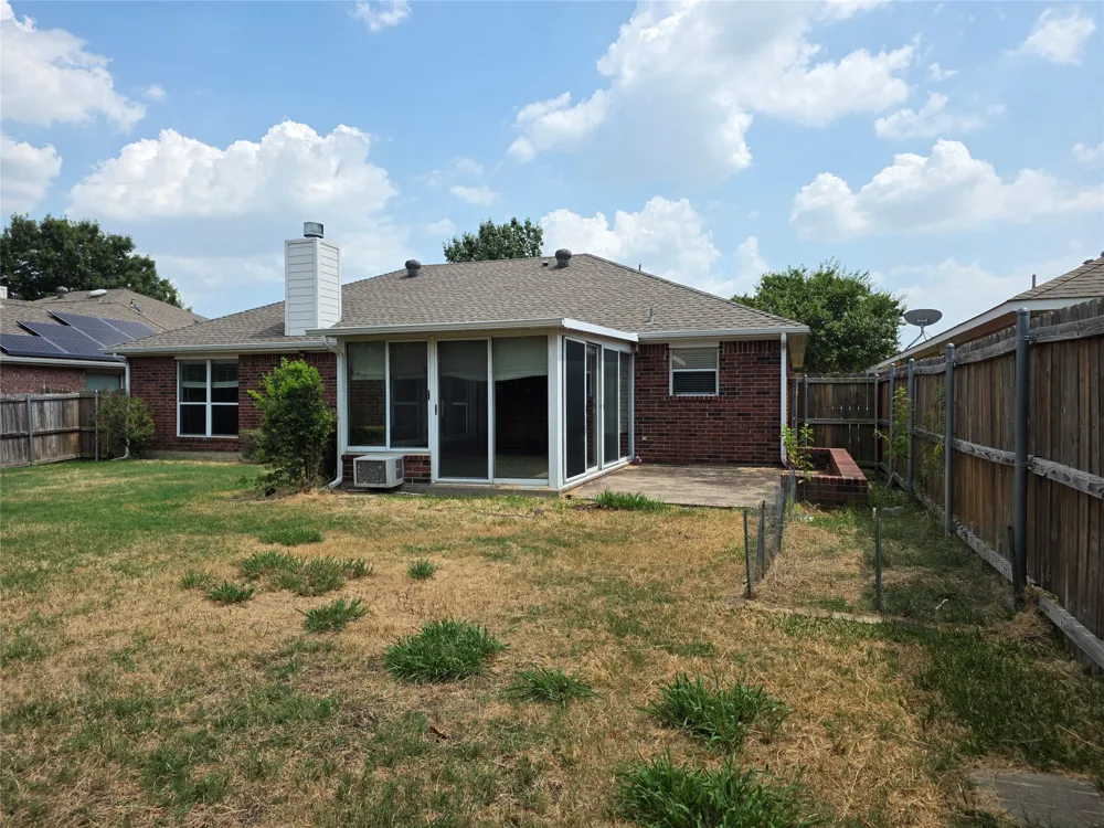 307 Dimes Street Arlington, TX 76002