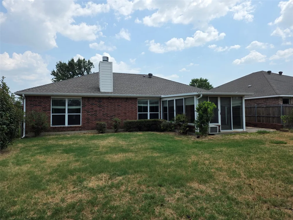 307 Dimes Street Arlington, TX 76002