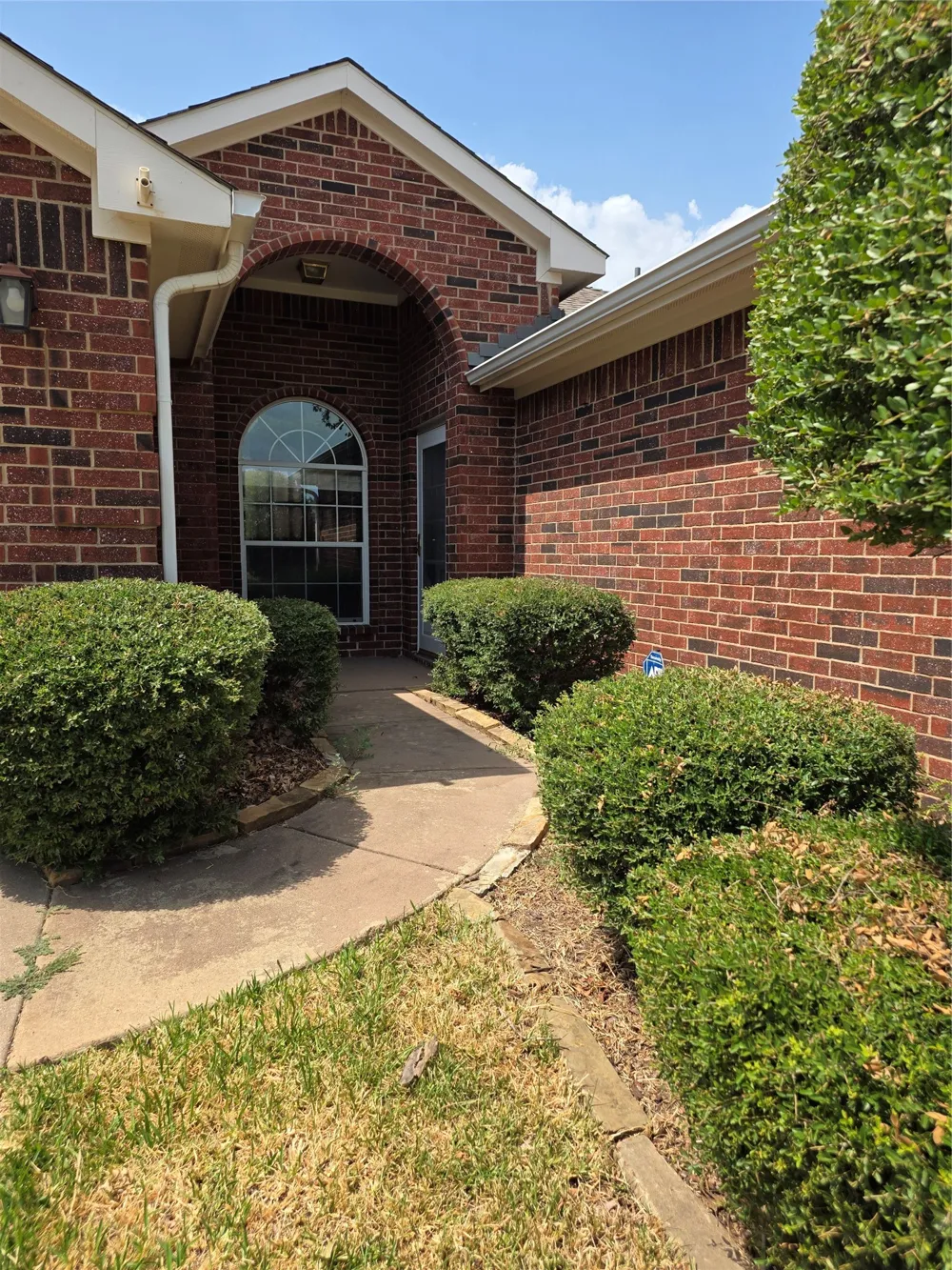 307 Dimes Street Arlington, TX 76002