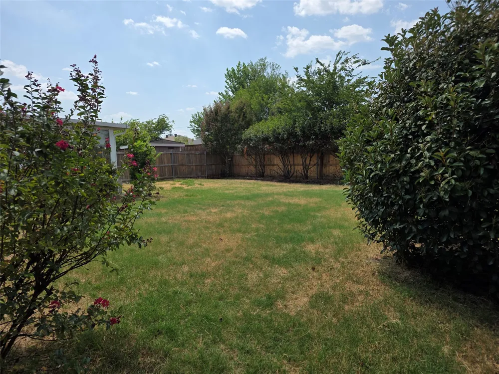 307 Dimes Street Arlington, TX 76002