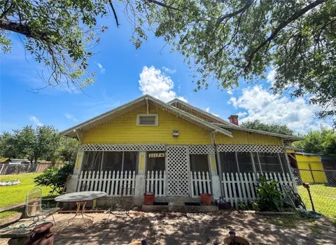 1117 E Fordyce Avenue