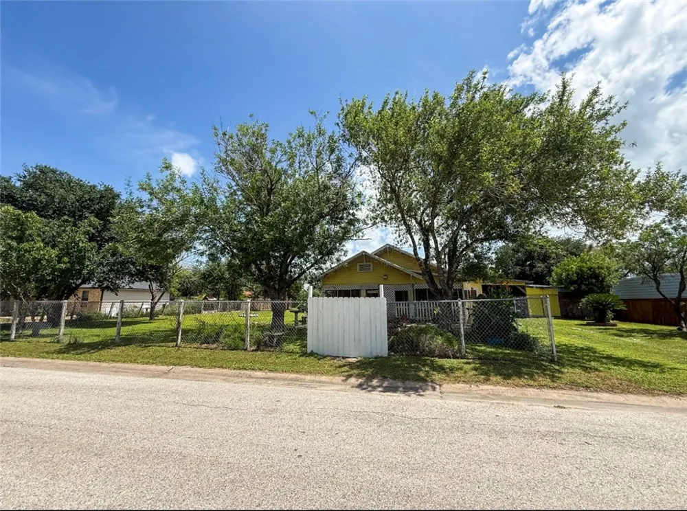 1117 E Fordyce Avenue Kingsville, TX 78363