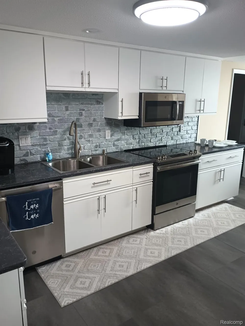 34432 Jefferson Avenue Harrison Charter Township, MI 48045