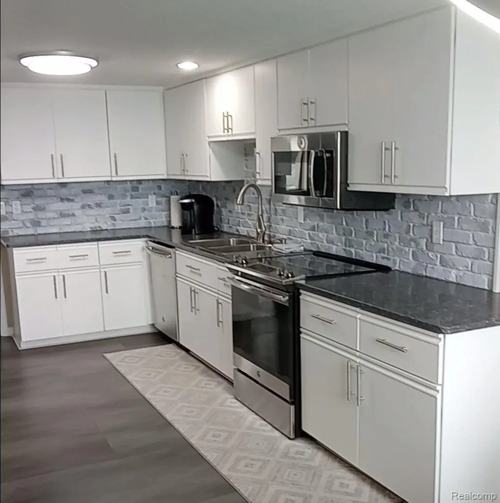 34432 Jefferson Avenue Harrison Charter Township, MI 48045