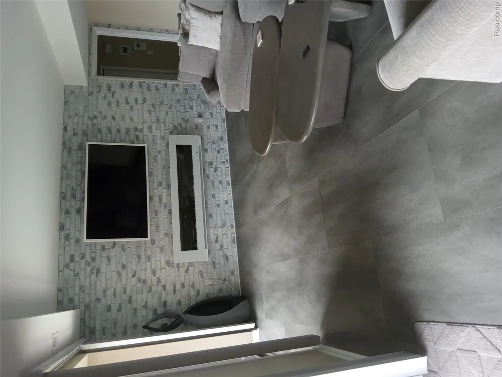 34432 Jefferson Avenue Harrison Charter Township, MI 48045