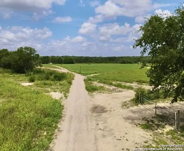 5354 Labus Rd Elmendorf, TX 78112